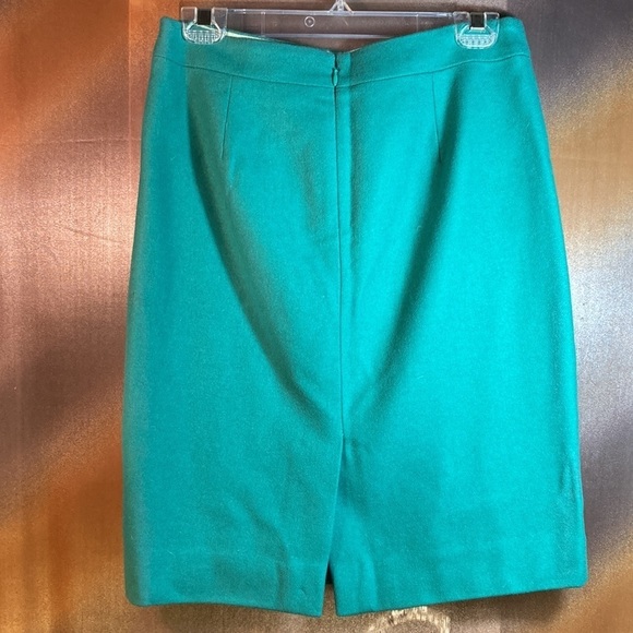 Green size 2 J. Crew pencil skirt. Wool & viscose. 27” waist. B4 - Picture 2 of 3